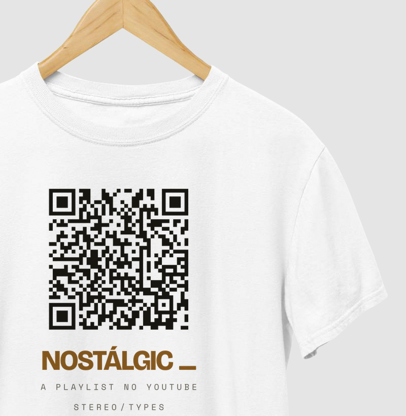 Camiseta com QR code da playlist NOSTÁLGIC_