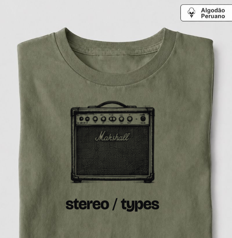 Camiseta verde militar com amplificador ilustrado